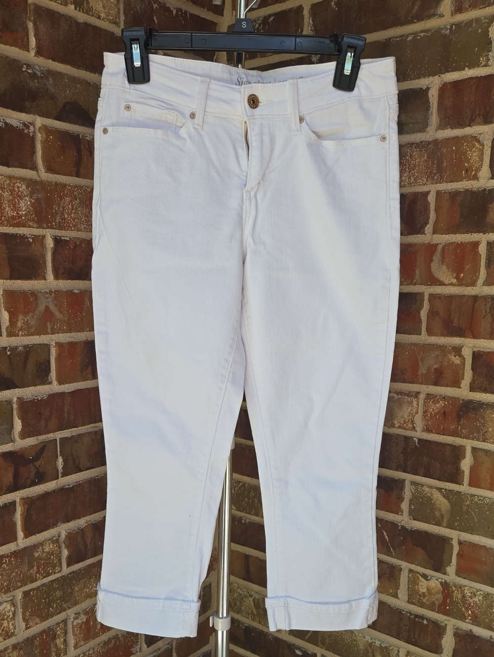 Signature by Levi Strauss White Cropped Slim Jeans